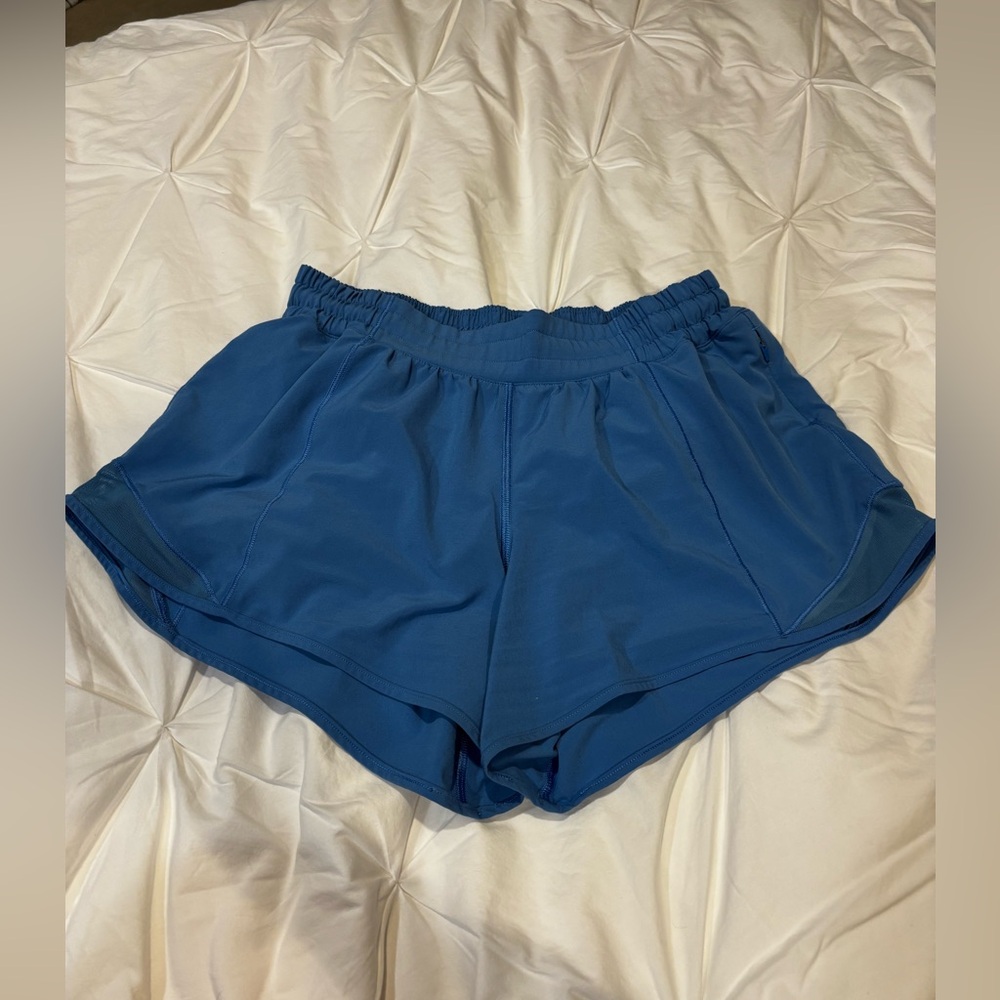 Lululemon low rise hot hot shorts 4in size 8